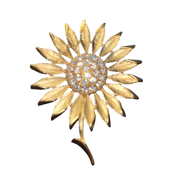 Trifari Sunflower Brooch With Center Rhinestones Gold Tone Signed Luxury Elegant